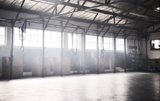 اجرای پوشش ساندویچ پانل سوله